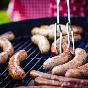 Comment cuire des merguez parfaitement (poêle ou BBQ)