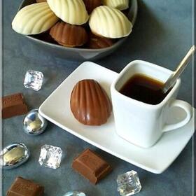 madeleines-sur-coque-en-chocolat-par-amela