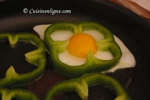 Oeuf au plat dans un poivron
