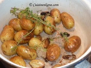 Faire revenir les pommes de terre grenailles à l'ail