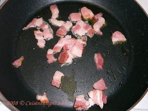 Poulet aux champignons, au lard et aux épices