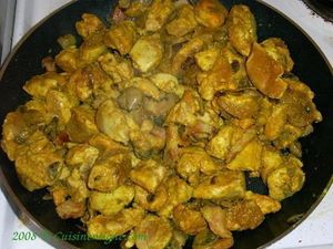 Poulet aux champignons, au lard et aux épices