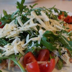 salade-de-roquette-au-saumon-et-parmesan-par-laure