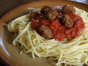 Recette - Spaghetti aux boulettes de porc au cheddar et persil - Quitoque